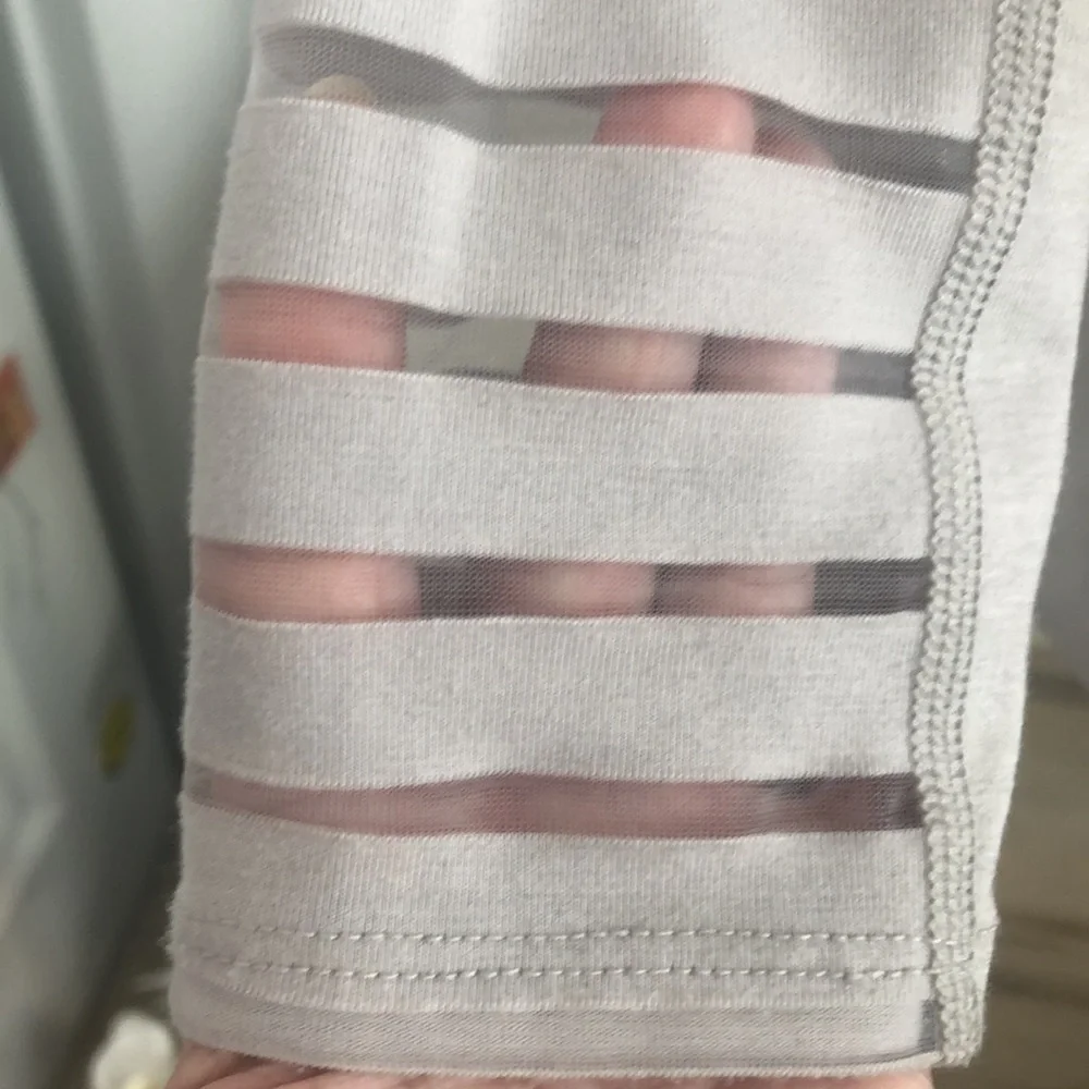 Betsy Johnson light gray long sleeve comfy shirt with lots of detail. Sz XS.EUC - Picture 10 of 10